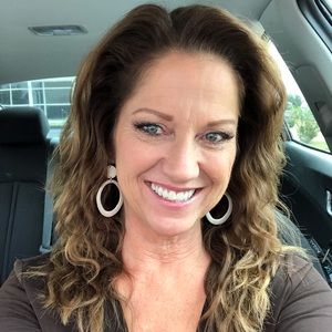 Meet your Posher, Cassandra